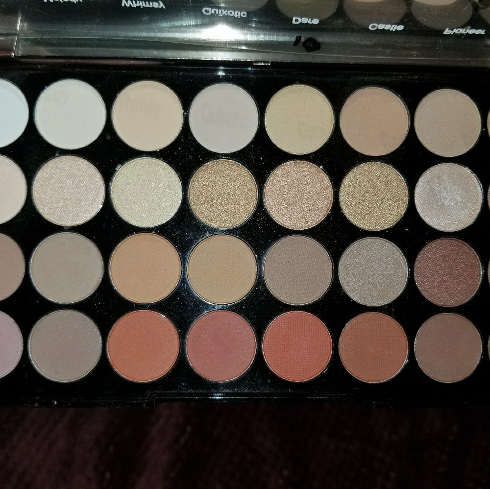 32 shade eyeshadow palette